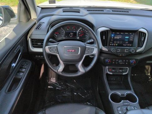 Used 2024 GMC Terrain SLT w/ Tech Package FWD image 16