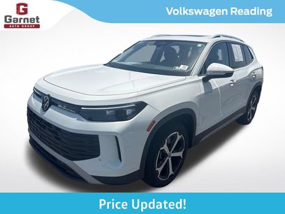 Certified 2025 Volkswagen Tiguan SE w/ Panoramic Sunroof Package