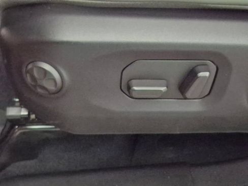 Used 2024 Jeep Gladiator Mojave AWD/4WD image 17