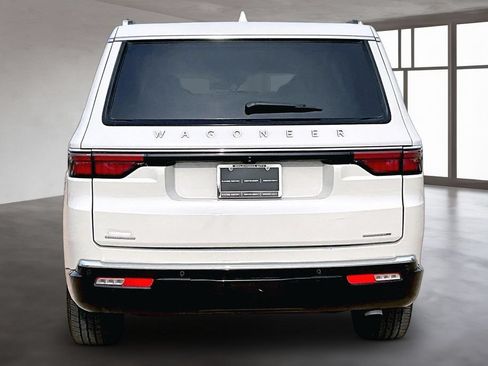 Used 2022 Jeep Wagoneer Series II AWD/4WD image 4