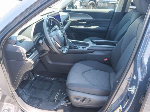 Certified 2025 Toyota Grand Highlander FWD image 18