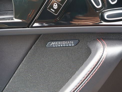 Used 2018 Jaguar F-TYPE R image 17