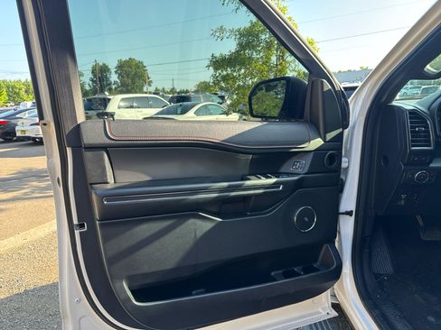 Used 2019 Ford Expedition Limited w/ Equipment Group 303A AWD/4WD image 4