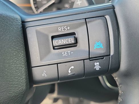 Used 2025 Nissan Rogue SV AWD/4WD image 29