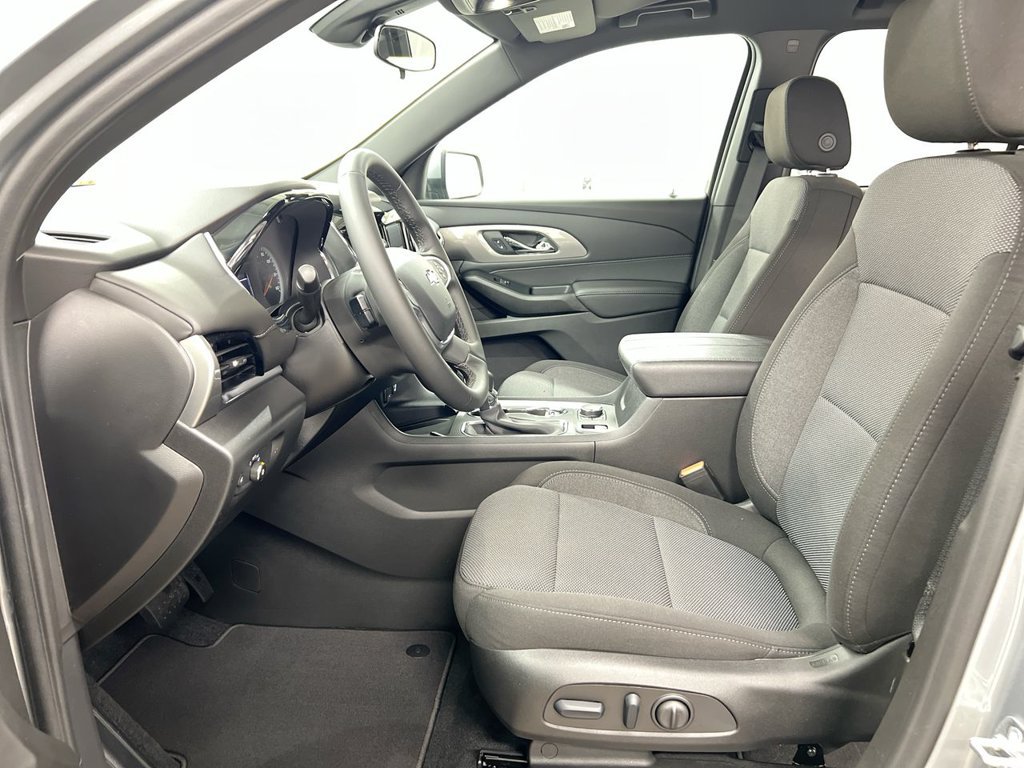Used 2023 Chevrolet Traverse LT FWD image 18