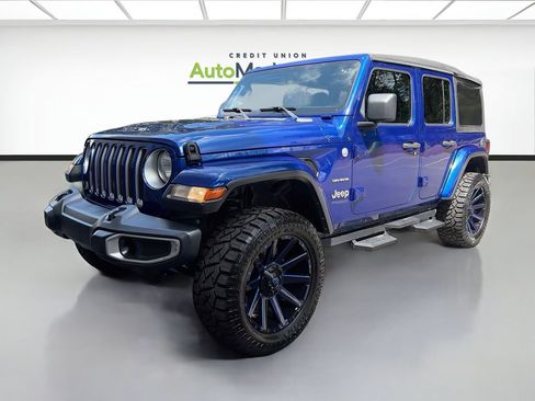 Used 2019 Jeep Wrangler Unlimited Sahara AWD/4WD image 3