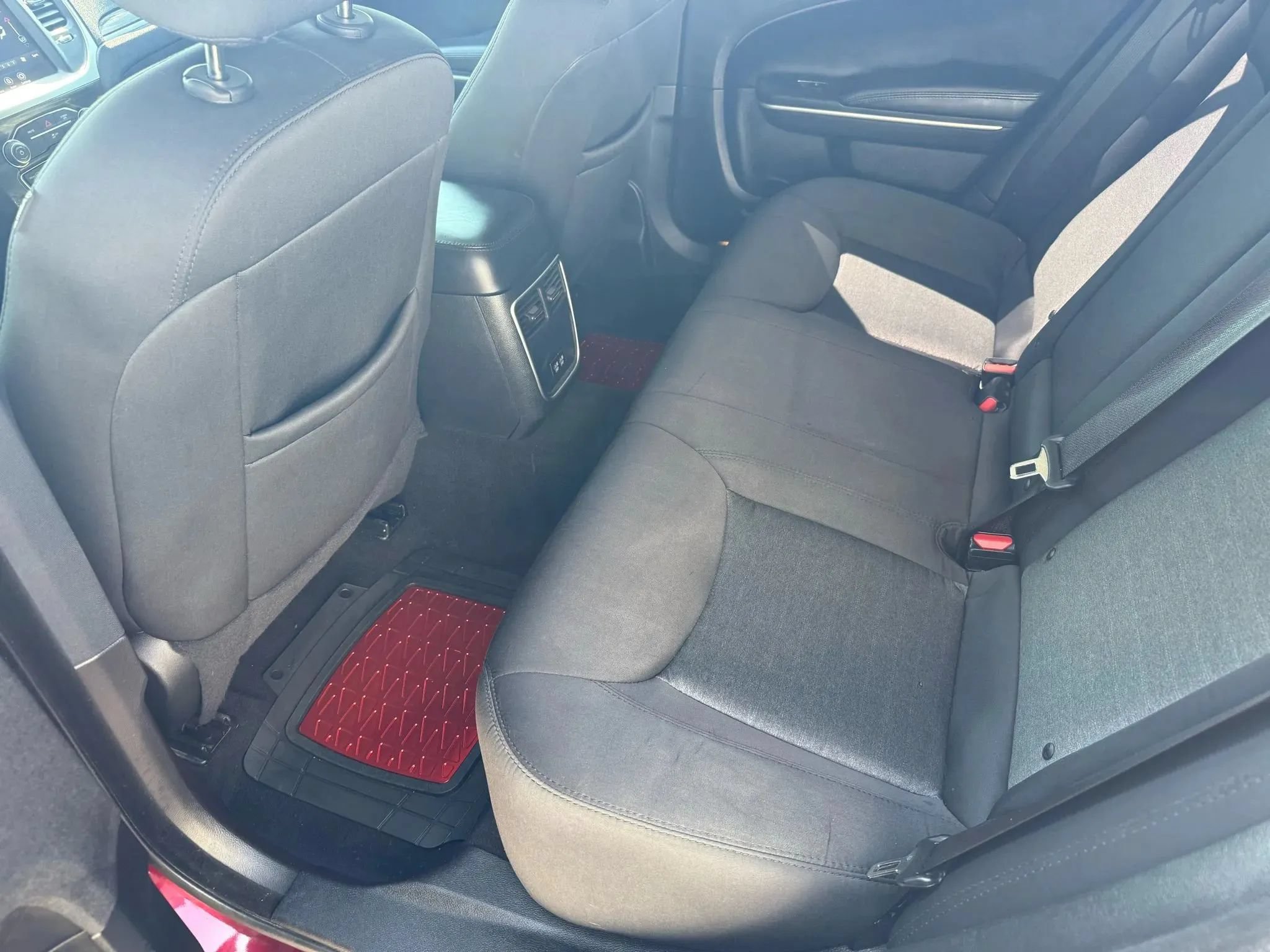 Used 2020 Chrysler 300 Touring w/ Chrome Appearance Package RWD image 8