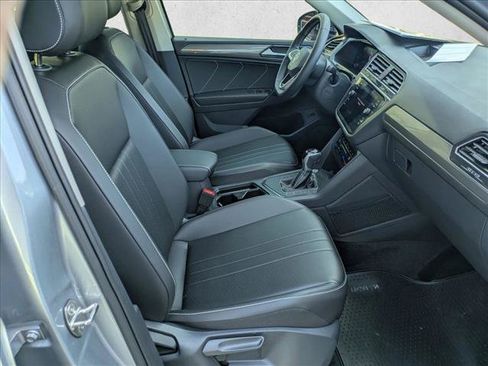Used 2024 Volkswagen Tiguan SE w/ MDO Package, Three-Row FWD image 20