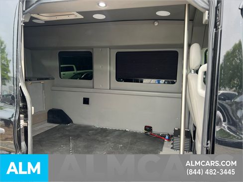 Used 2019 Ford Transit 350 XLT RWD image 17