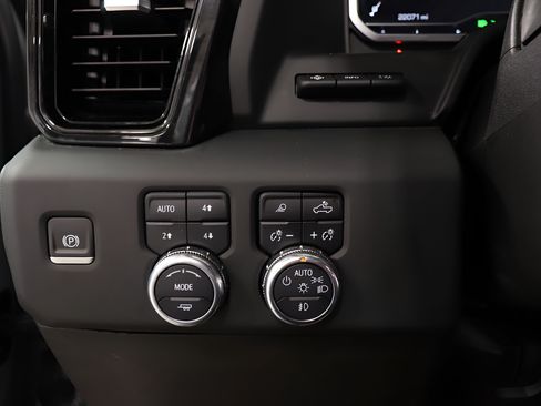 Used 2024 GMC Sierra 2500 AT4 w/ AT4 Premium Plus Package AWD/4WD image 18