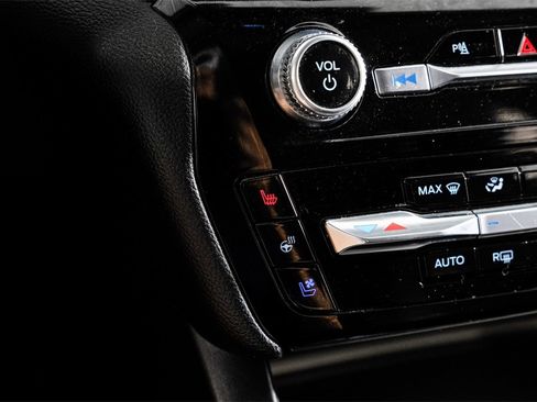 Used 2024 Ford Explorer Limited image 22