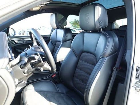 Used 2024 Porsche Macan Turbo image 26