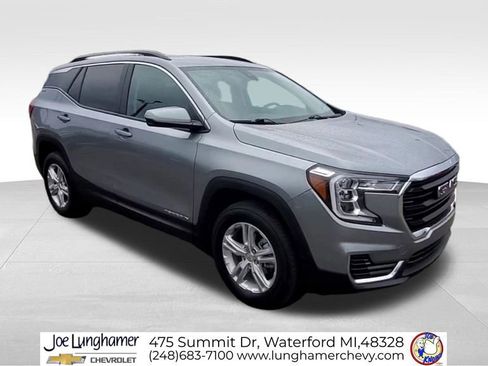Used 2023 GMC Terrain SLE w/ Driver Convenience Package image 2