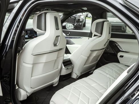 Used 2023 BMW 760i xDrive w/ Executive Package AWD/4WD image 29