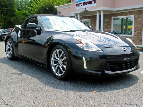 Used 2014 Nissan 370Z Touring w/ Navigation Package image 3