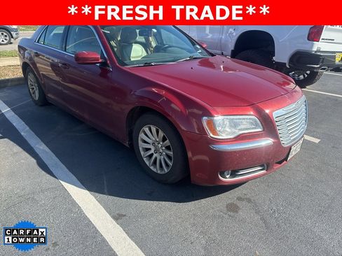 Used 2013 Chrysler 300 w/ Driver Convenience Group image 7