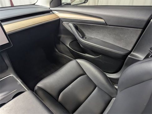 Used 2023 Tesla Model 3 Standard Range image 8