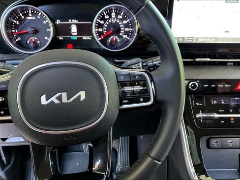 Used 2022 Kia Carnival SX FWD image 12