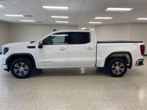 Used 2023 GMC Sierra 1500 SLE AWD/4WD image 9