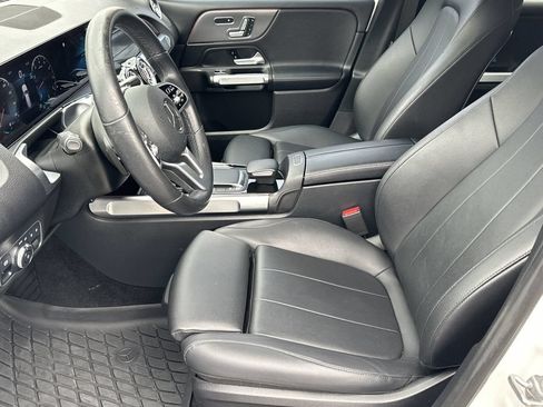 Used 2021 Mercedes-Benz GLB 250 4MATIC image 14