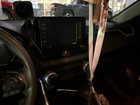 Used 2021 Toyota RAV4 LE w/ Carpet Mat Package (TMS) image 11