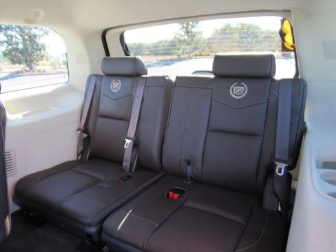 Used 2013 Cadillac Escalade Platinum image 33