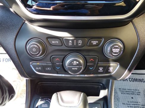 Used 2021 Jeep Cherokee Limited AWD/4WD image 35