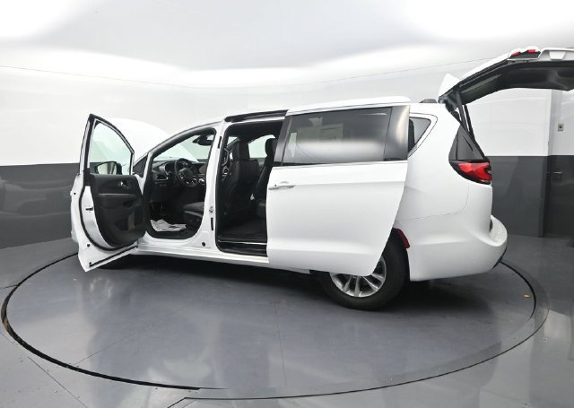 New 2027 Chrysler Pacifica Select AWD/4WD image 31