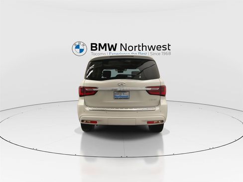Used 2018 INFINITI QX80 4WD w/ Deluxe Technology Package image 2