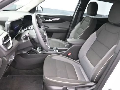 Used 2025 Chevrolet TrailBlazer LT AWD/4WD image 27