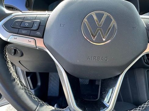 Used 2022 Volkswagen Taos SE image 18