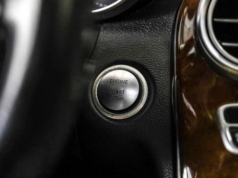 Used 2018 Mercedes-Benz C 300 Sedan image 19