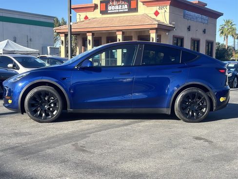 Used 2022 Tesla Model Y Long Range image 3