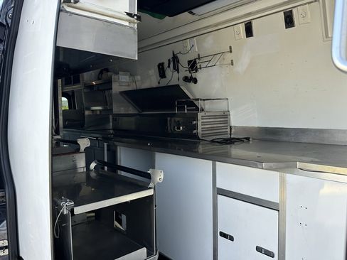 Used 2020 Mercedes-Benz Sprinter 4500 image 21