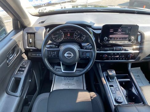 Used 2025 Nissan Pathfinder SV AWD/4WD image 21