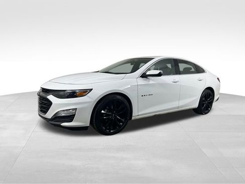 Used 2025 Chevrolet Malibu LT w/ Sport Edition image 2