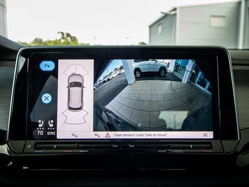 Used 2024 Volkswagen Atlas Cross Sport SE w/ Panoramic Sunroof Package image 43