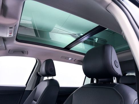 Used 2019 Volkswagen Tiguan SEL FWD image 3