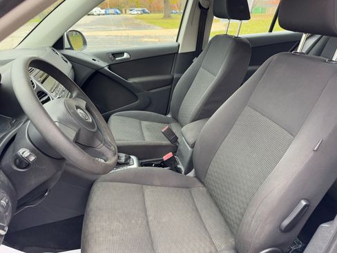 Used 2012 Volkswagen Tiguan S image 22