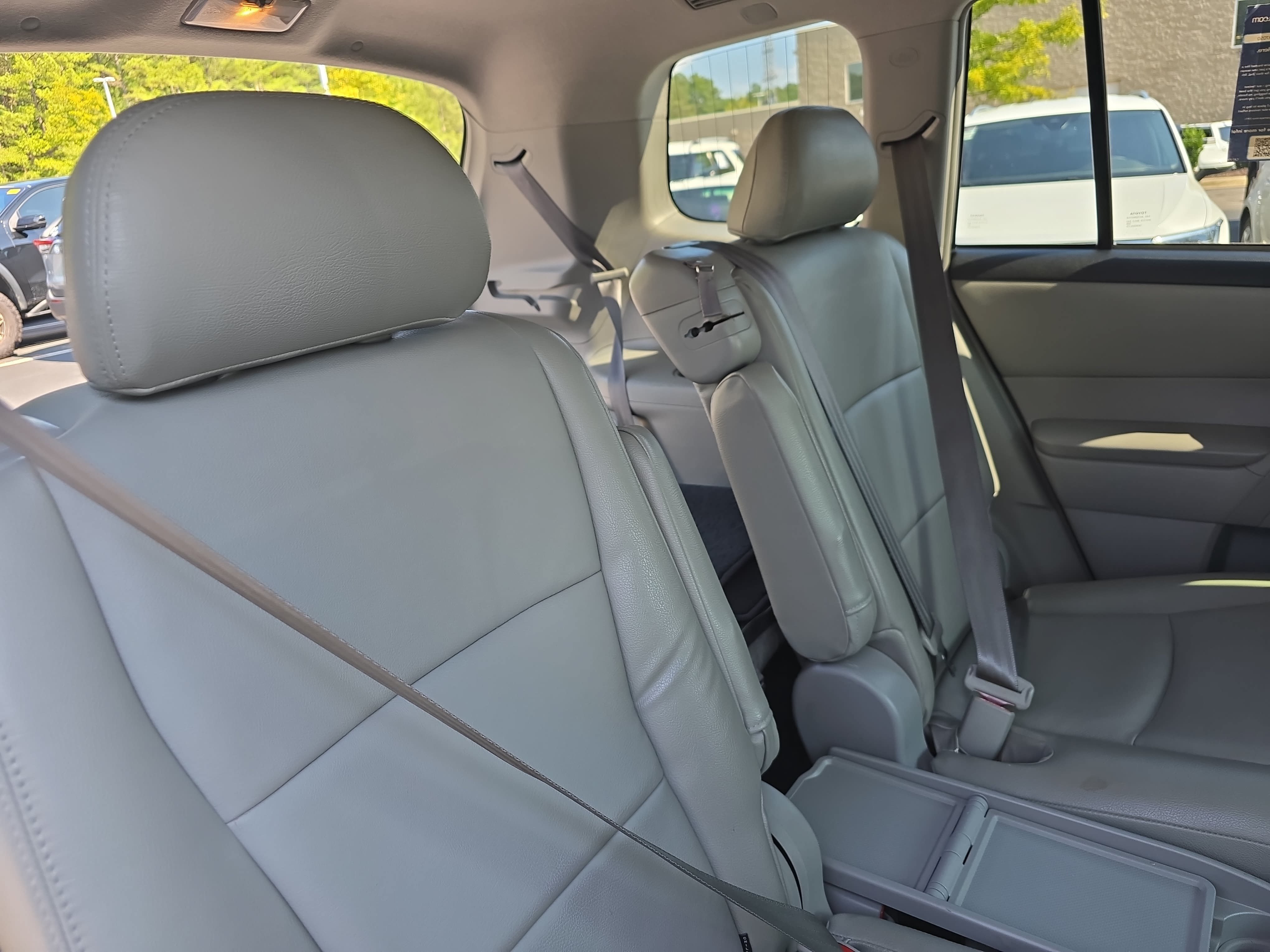 Used 2013 Toyota Highlander Plus FWD image 12