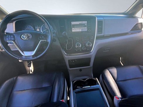 Used 2019 Toyota Sienna XLE image 16