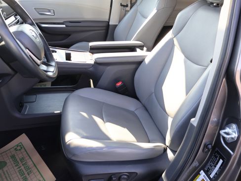 Used 2024 Toyota Sienna XLE image 38