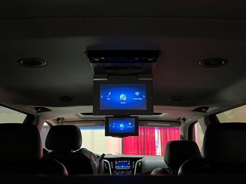 Used 2018 Cadillac Escalade ESV Luxury image 16