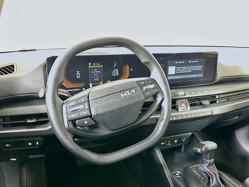 Used 2025 Kia K4 LXS image 18