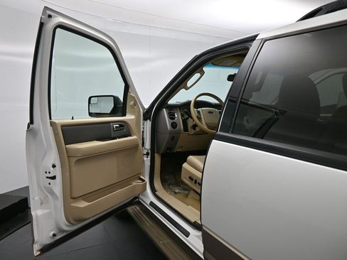 Used 2014 Ford Expedition EL XLT w/ Equipment Group 202A image 8