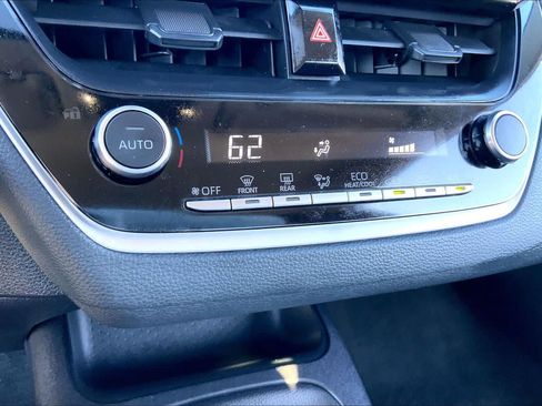 Used 2025 Toyota Corolla LE FWD image 32