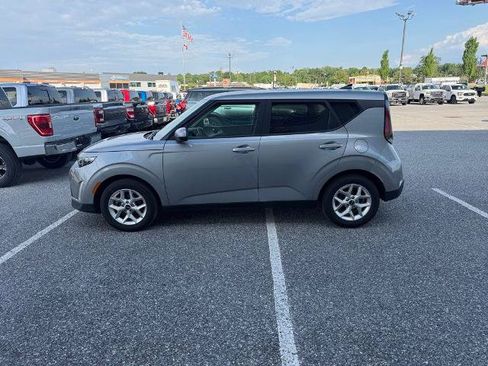 Used 2024 Kia Soul LX w/ Option Group 015 FWD image 5
