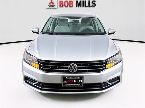 Used 2018 Volkswagen Passat 2.0T S image 2