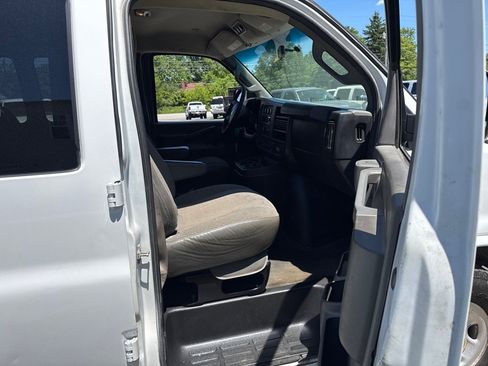 Used 2017 Chevrolet Express 3500 LT w/ LT Preferred Equipment Group RWD image 10