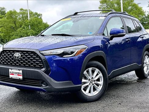 Used 2022 Toyota Corolla Cross LE w/ Moonroof Package AWD/4WD image 1